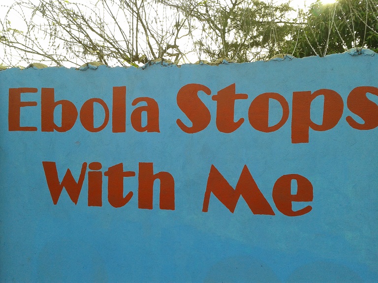 Segni di Ebola: le scritte sui muri della capitale (Freetown) per sensibilizzare la popolazione sull'esistenza e la pericolosità del virus Segni di Ebola: le scritte sui muri della capitale (Freetown) per sensibilizzare la popolazione sull'esistenza e la pericolosità del virus