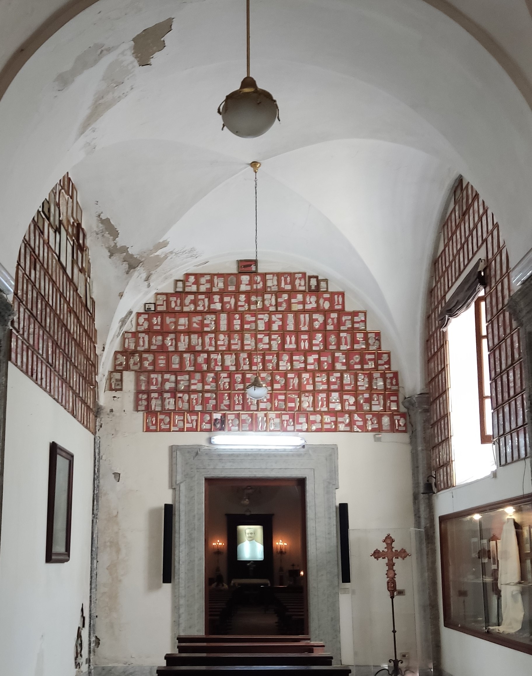 Manutenzione oratorio S Giuseppe Moscati di Gesù Nuovo Napoli Manutenzione oratorio S Giuseppe Moscati-Gesù Nuovo Napoli