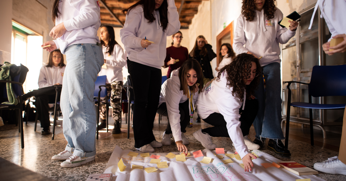 Sostieni le ragazze di Prime Minister! di PRIME MINISTER Sostieni le ragazze di Prime Minister!-PRIME MINISTER