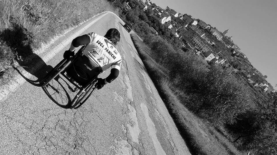 Scalare lo Stelvio sorridendo ai bambini-Luca Panichi