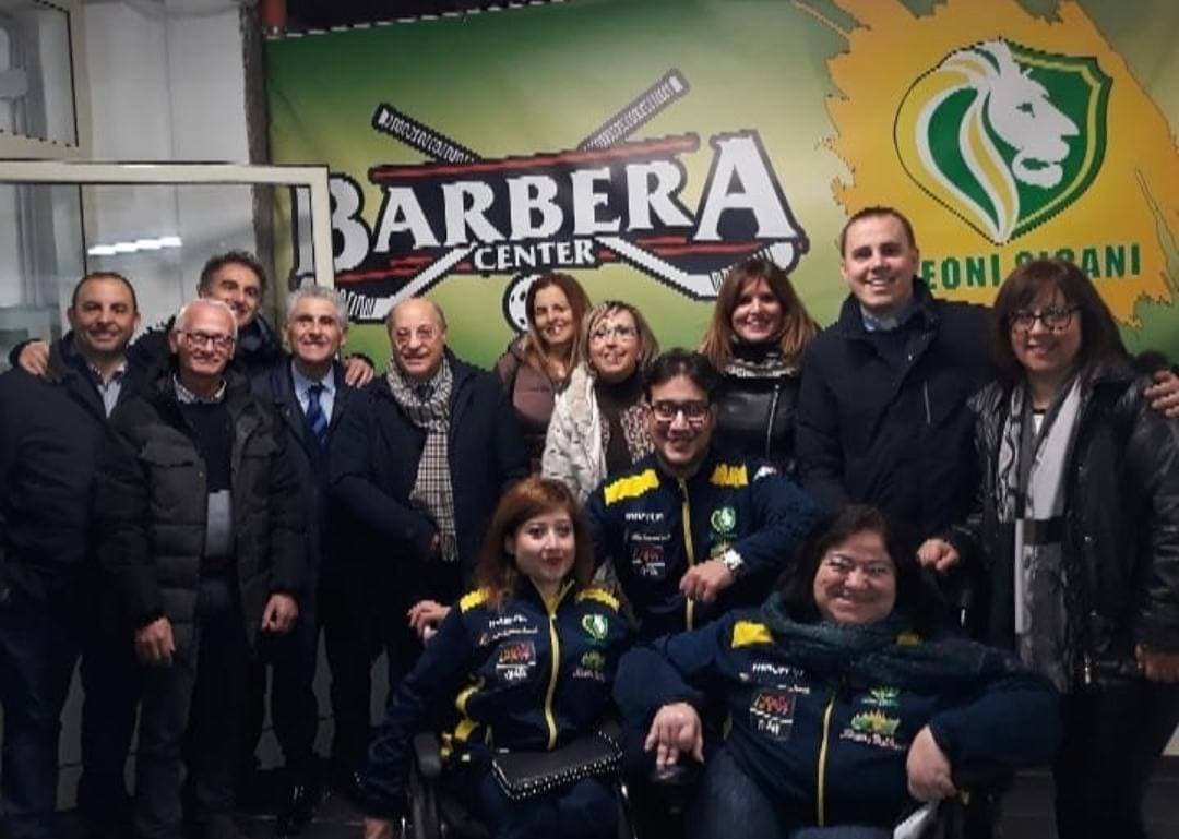Un pulmino per continuare a ruggire-Leoni Sicani