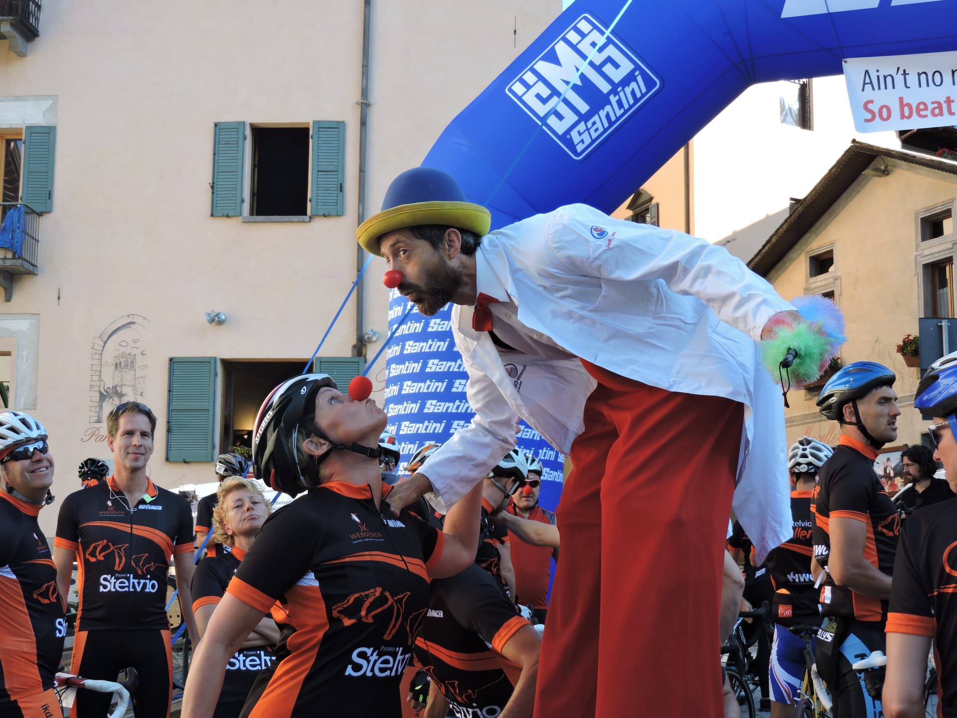 Scala lo Stelvio con Soccorso Clown -Soccorso Clown Onlus