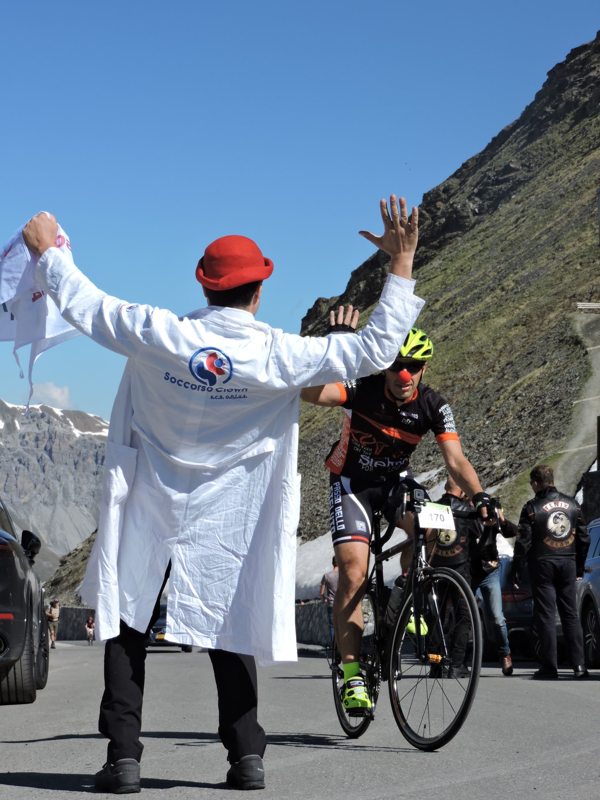 Scala lo Stelvio con Soccorso Clown -Soccorso Clown Onlus