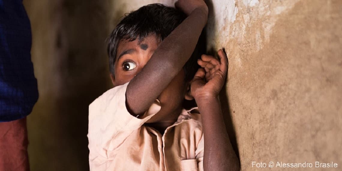 Libera un bambino dalla schiavitù!-MANI TESE