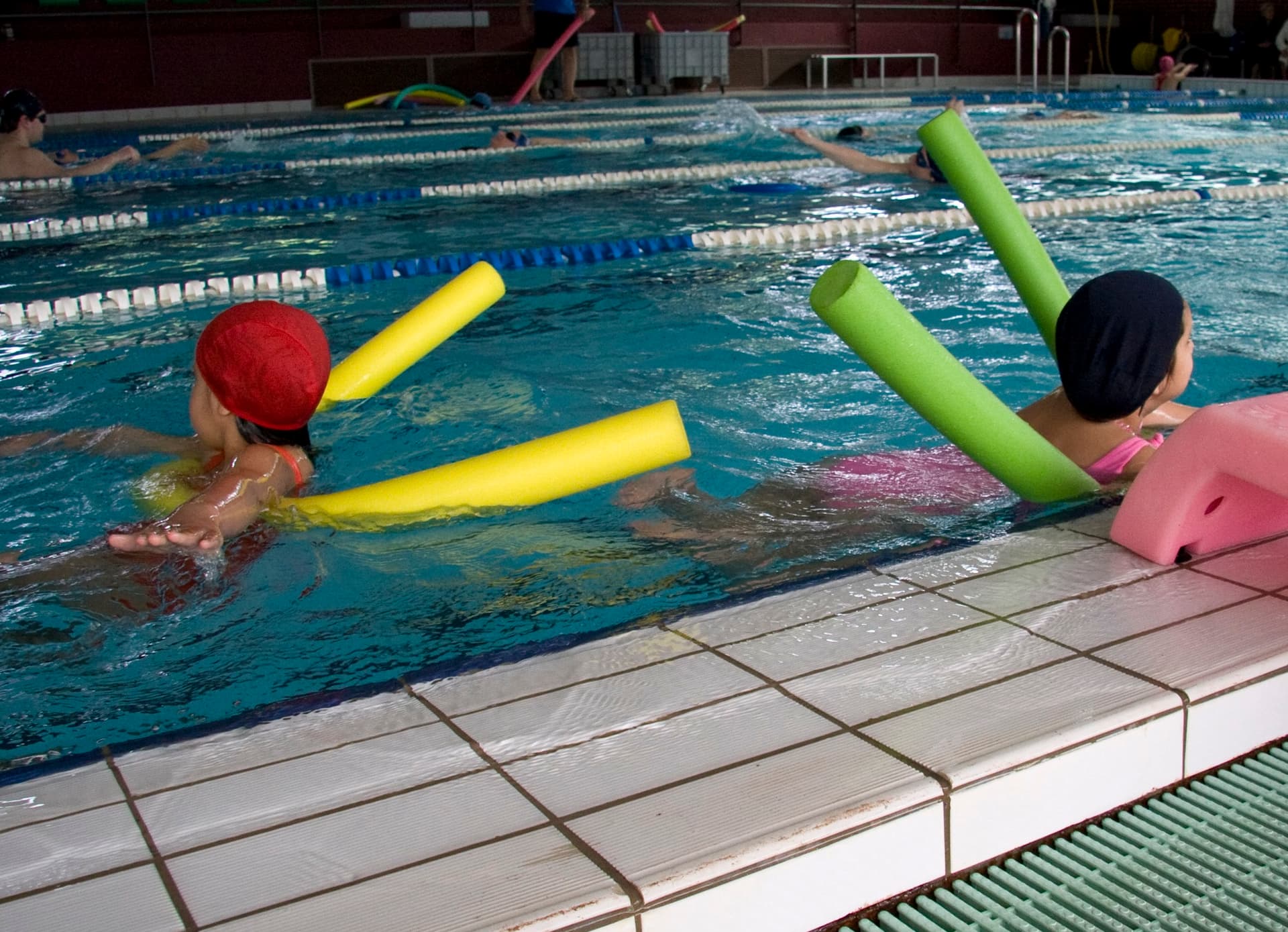 Nuotare fa bene ai bambini-Associazione CAF Onlus