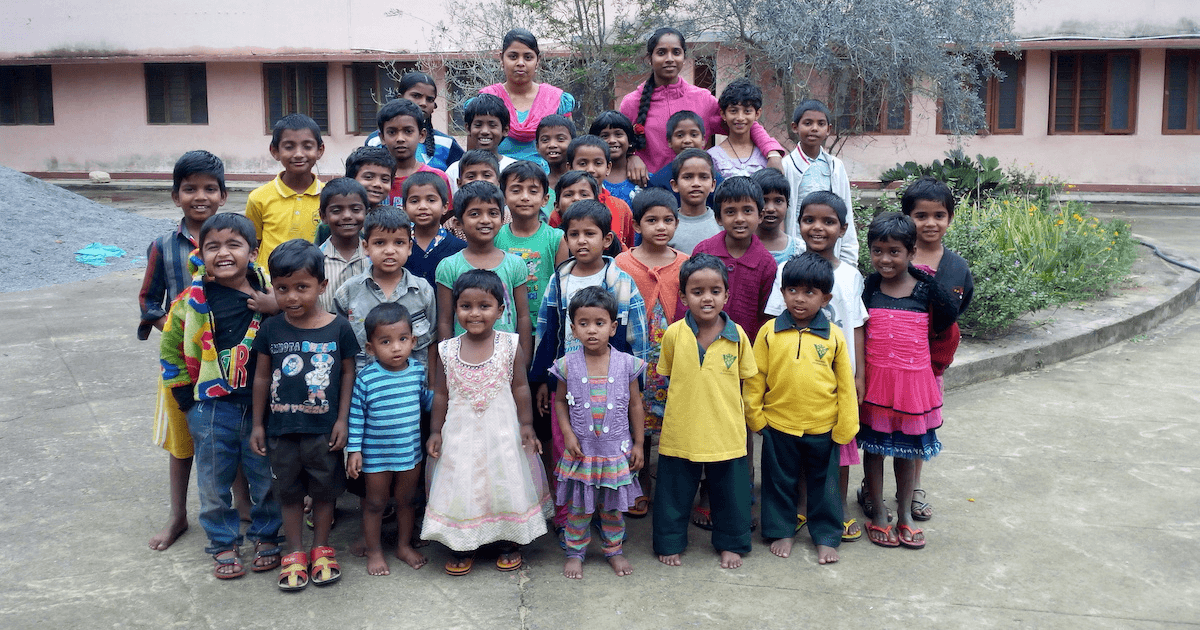 Un parco giochi per i bimbi in India-Vanaprastha