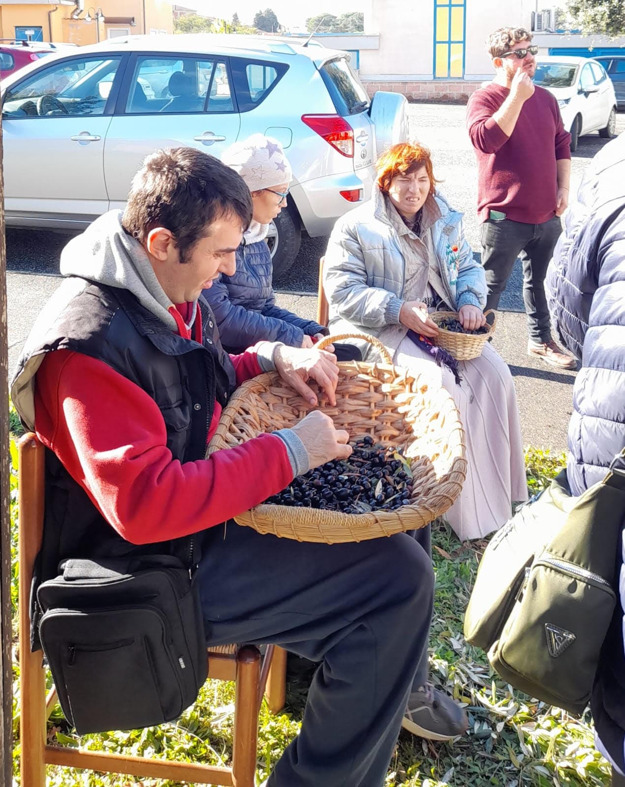 COMUNITÀ SOLIDALI. A BRACCIANO SI REALIZ di Formae Mentis COMUNITÀ SOLIDALI. A BRACCIANO SI REALIZ-Formae Mentis
