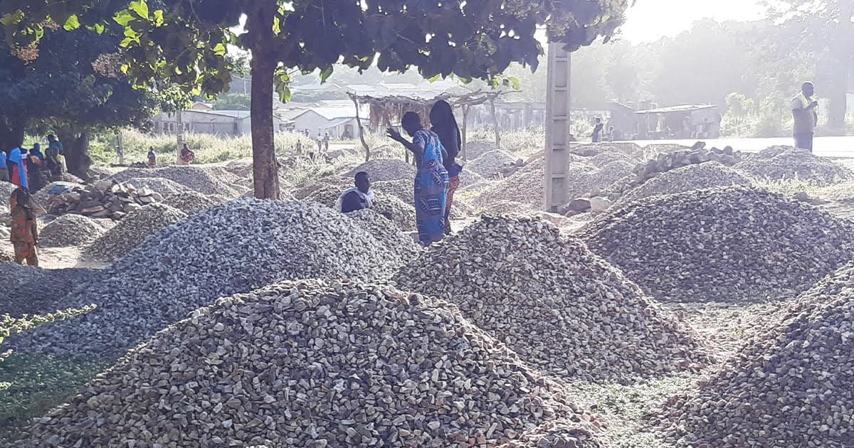 I BAMBINI SPACCAPIETRE DEL BENIN di HFL I BAMBINI SPACCAPIETRE DEL BENIN-HFL