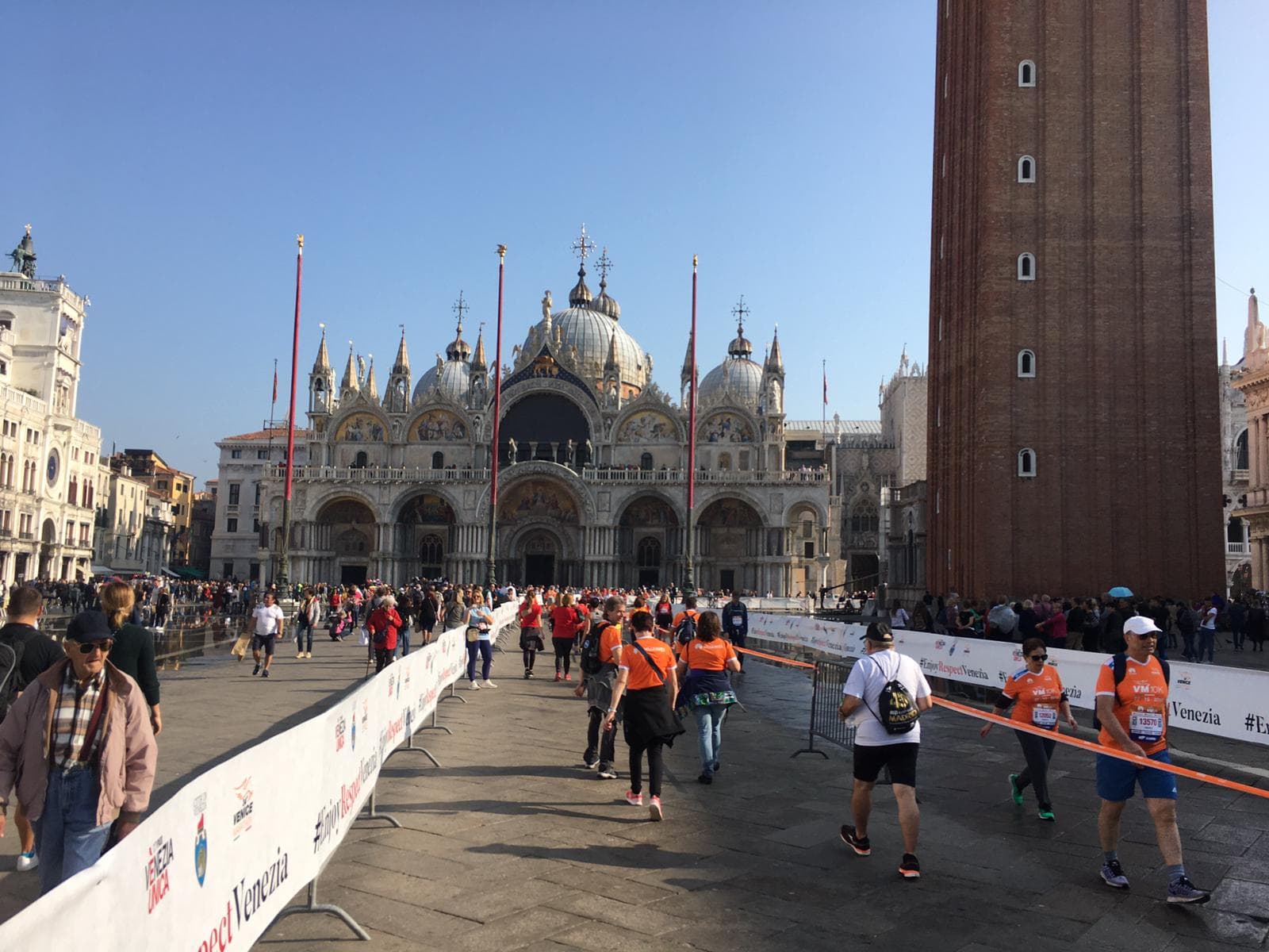 #oggicorroperAIRC Venice Marathon 2023 di Fondazione AIRC #oggicorroperAIRC Venice Marathon 2023-Fondazione AIRC