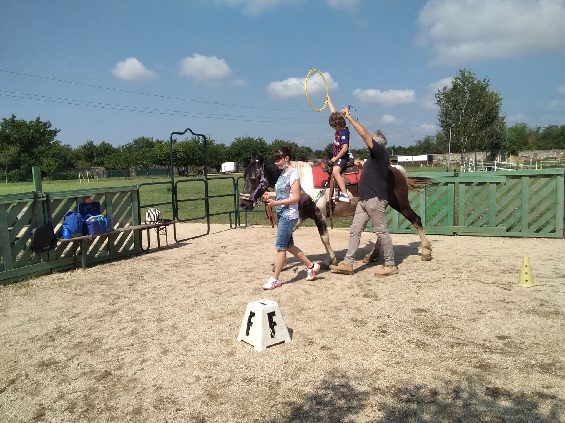 Riding the Blue - Un cavallo per amico di EY Foundation Onlus Riding the Blue - Un cavallo per amico -EY Foundation Onlus