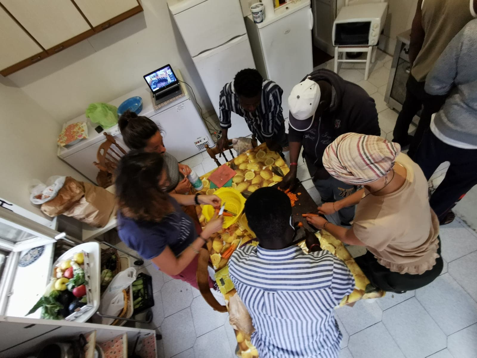 UNA CUCINA IN CANTIERE! di PRO-TETTO UNA CUCINA IN CANTIERE!-PRO-TETTO