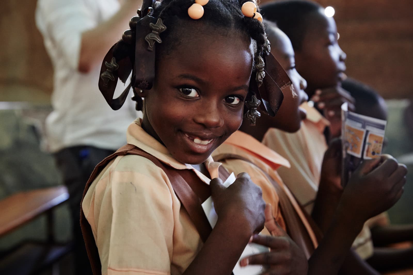 Una scuola a casa per i bambini di Haiti di Pen Paper Peace Una scuola a casa per i bambini di Haiti-Pen Paper Peace