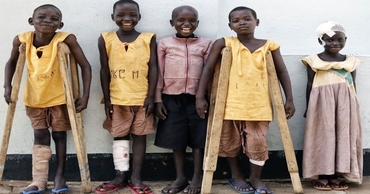 Camminare insieme al Nord Uganda di Fondazione Ambrosoli Camminare insieme al Nord Uganda-Fondazione Ambrosoli