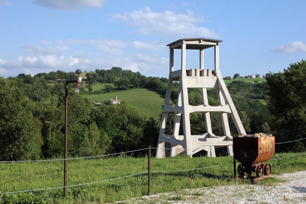 Sulfurea. Verso una nuova comunità. di Auser Pesaro Urbino Sulfurea. Verso una nuova comunità.-Auser Pesaro Urbino