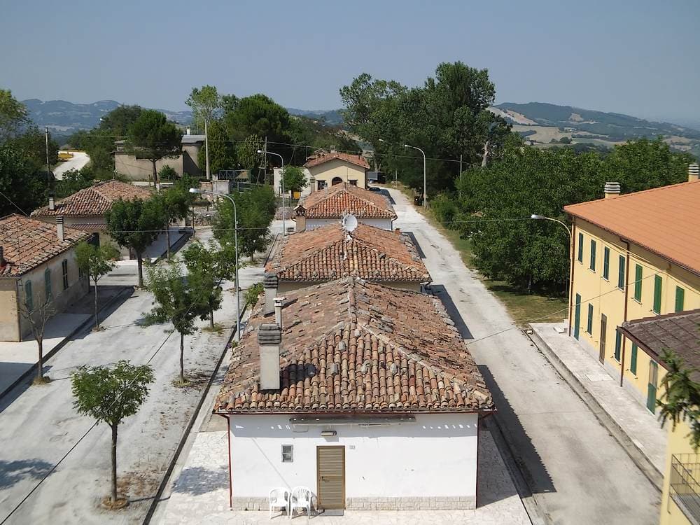Sulfurea. Verso una nuova comunità. di Auser Pesaro Urbino Sulfurea. Verso una nuova comunità.-Auser Pesaro Urbino