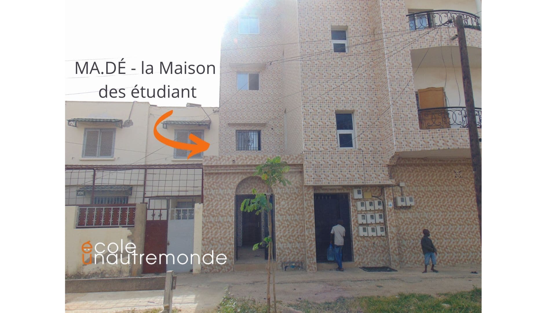 Libri per la Maison des étudiant a Dakar di Fabbrica Utopie Libri per la Maison des étudiant a Dakar-Fabbrica Utopie