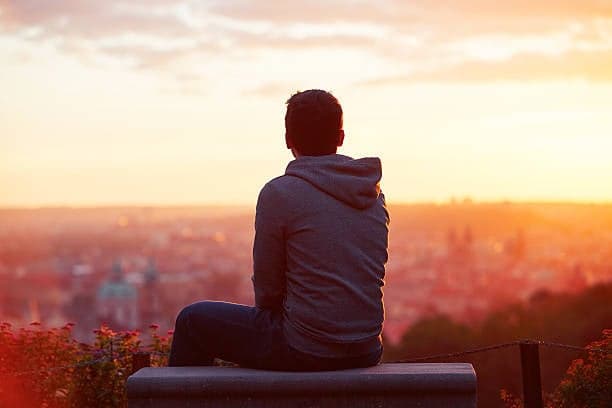 Una divisa per il suo futuro di L'Impronta Associazione Onlus Una divisa per il suo futuro-L'Impronta Associazione Onlus