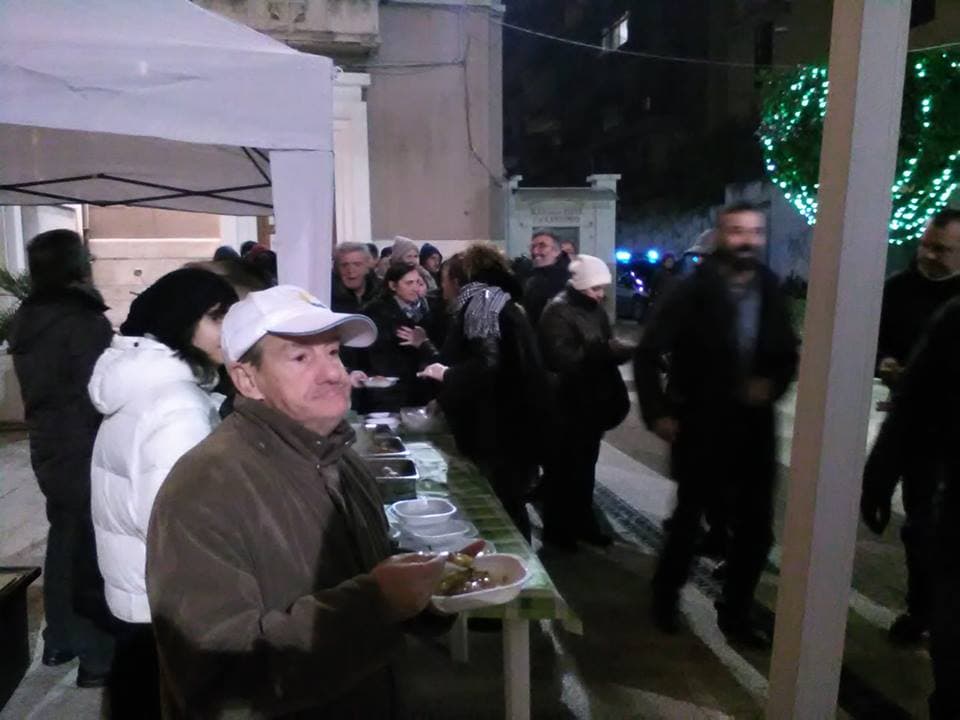 Ri-vesti ha bisogno di te di RI-VESTI Ri-vesti ha bisogno di te-RI-VESTI