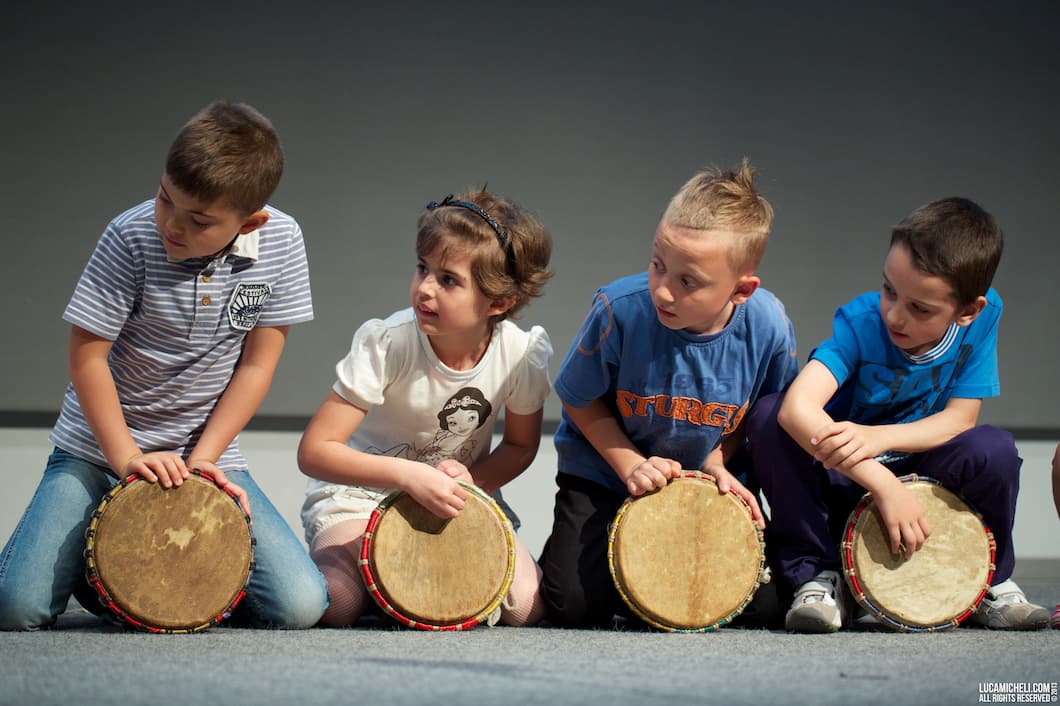 Una corsa per i bambini! di Mus-e Una corsa per i bambini!-Mus-e
