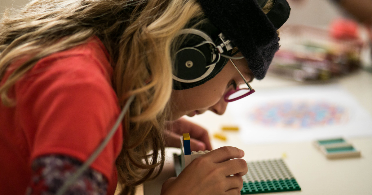 2 sedute di ascolto di 2 ore cad. per il nucleo famigliare secondo il protocollo Tomatis