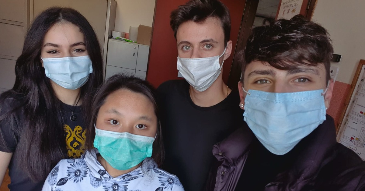 Lend a hand for a happy society! di wissal mottali Lend a hand for a happy society!-wissal mottali