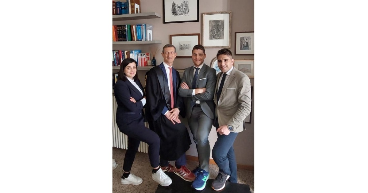 DIRITTO AL TRAGUARDO di Valeria Caporaso DIRITTO AL TRAGUARDO-Valeria Caporaso