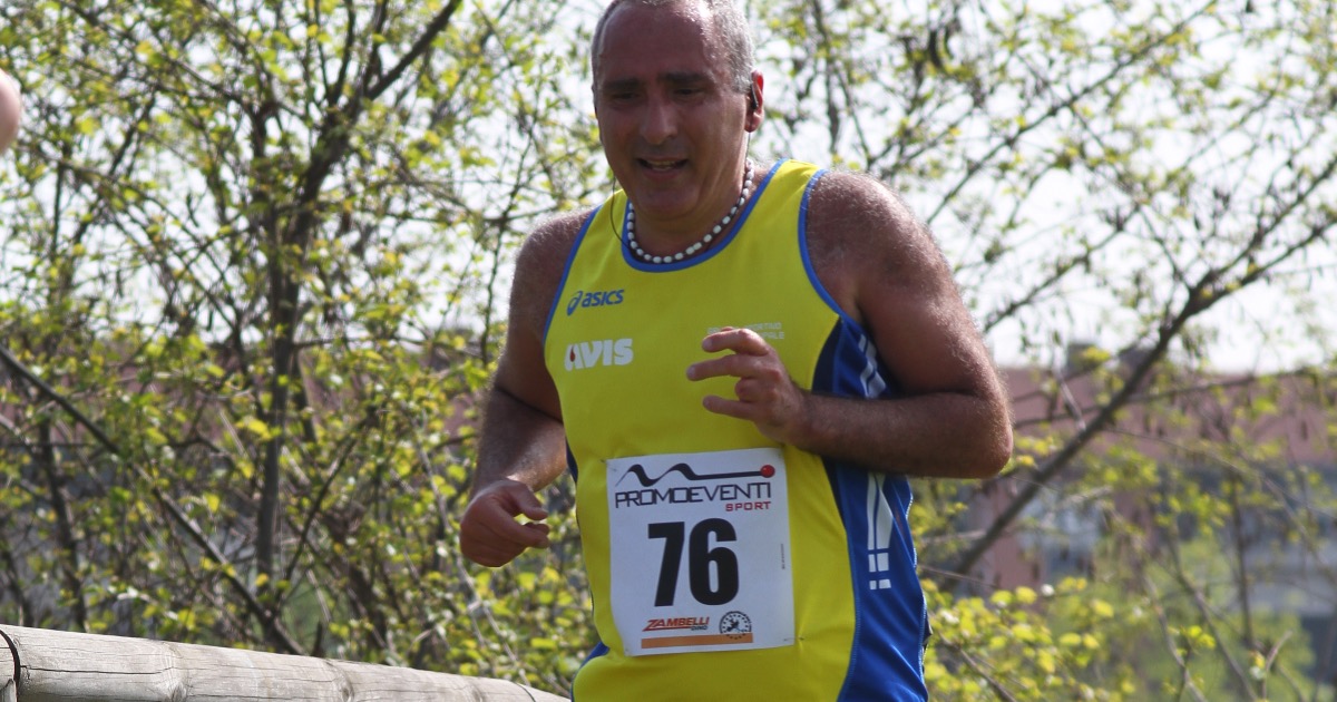 Aiuta chi ti aiuta di Massimo Re Aiuta chi ti aiuta-Massimo Re