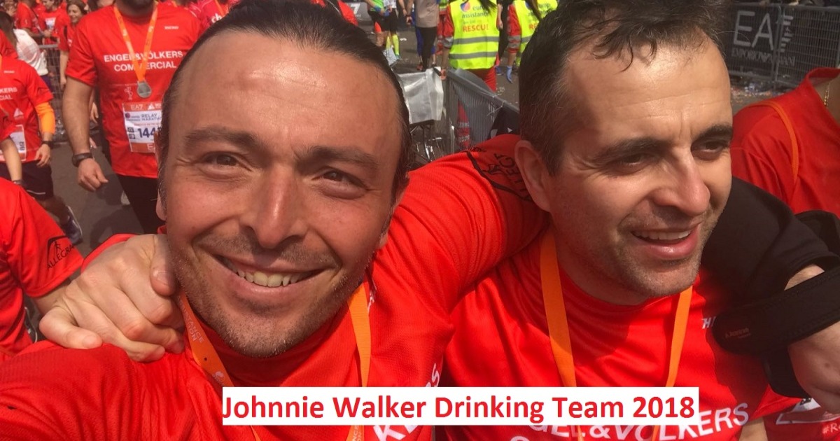 JOHNNIE WALKER DRINKING TEAM di Pietro Bascapé JOHNNIE WALKER DRINKING TEAM-Pietro Bascapé