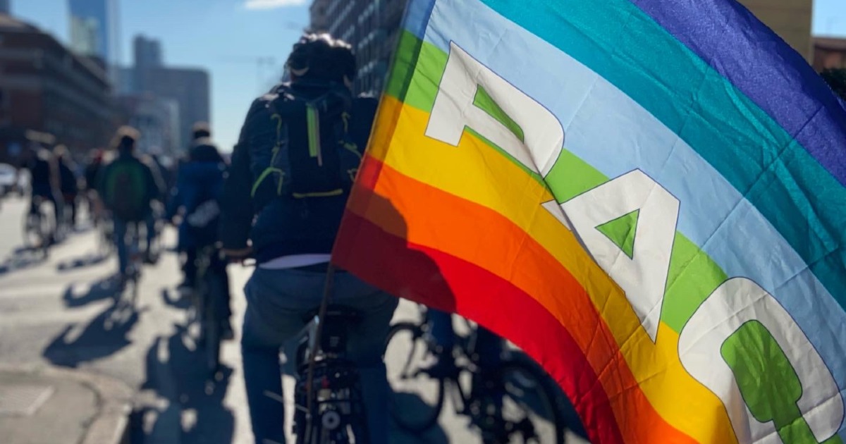 Riding for change - Un'Europa a portata di CAROLY ITALIANO Riding for change - Un'Europa a portata -CAROLY ITALIANO