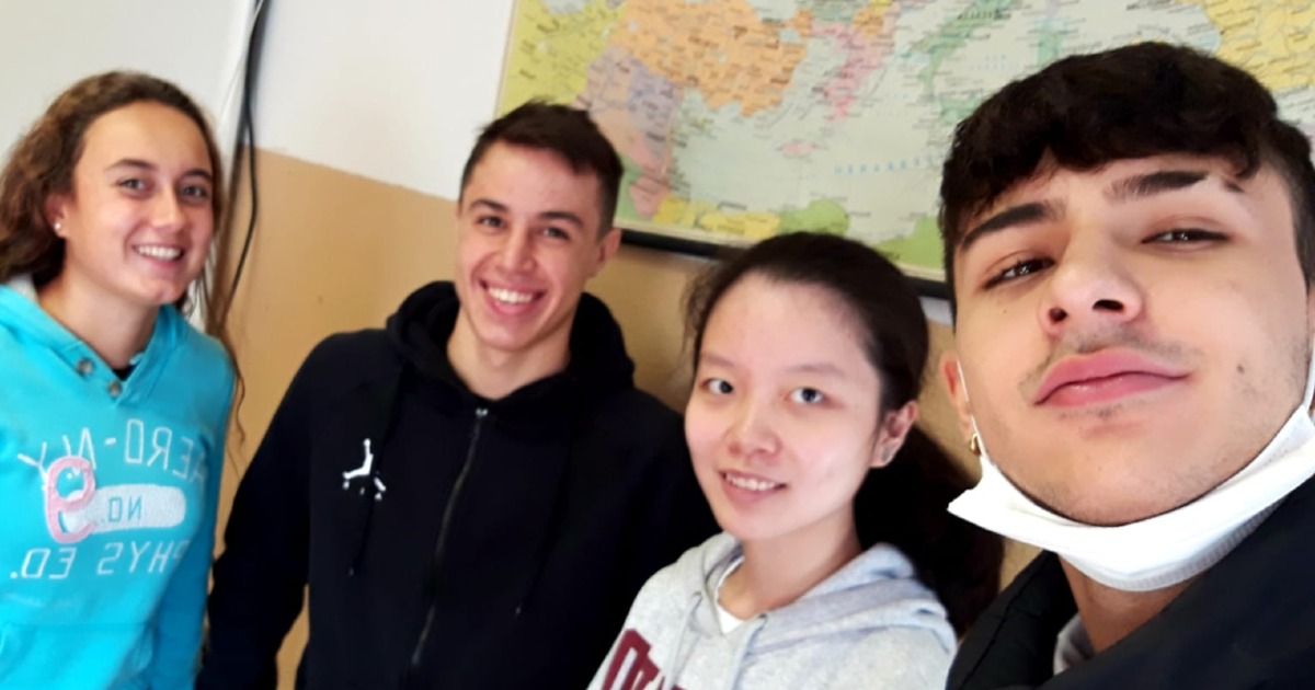 DONIAMO UN SORRISO :) di Elena Bettini DONIAMO UN SORRISO :)-Elena Bettini