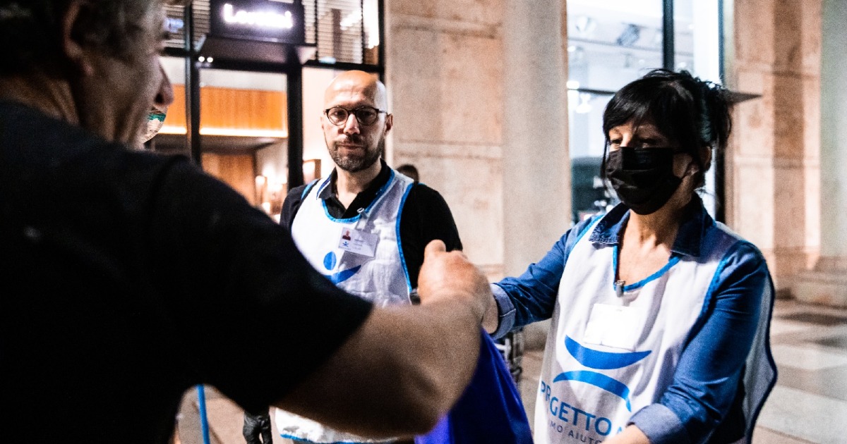 Tu offri un pasto e poi lo porto io ;) di Antonio Rainò Tu offri un pasto e poi lo porto io ;)-Antonio Rainò