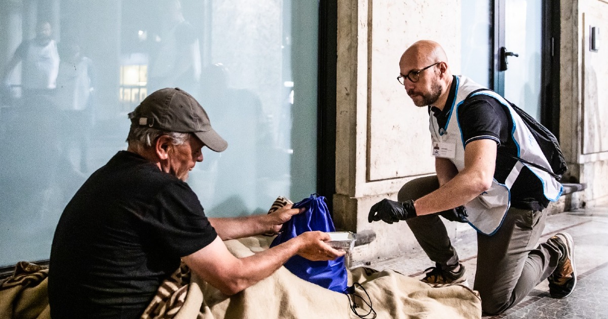 Tu offri un pasto e poi lo porto io ;) di Antonio Rainò Tu offri un pasto e poi lo porto io ;)-Antonio Rainò