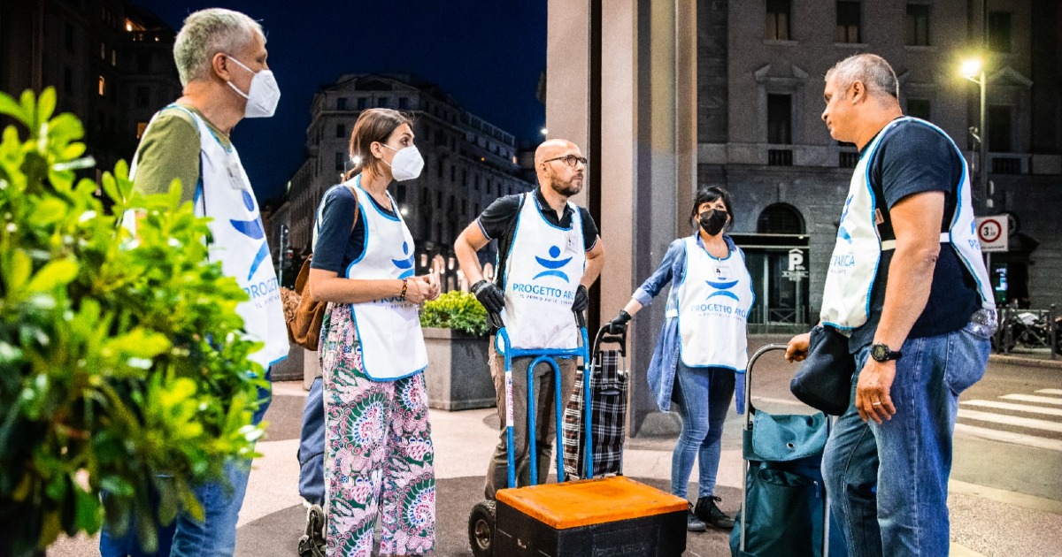 Tu offri un pasto e poi lo porto io ;) di Antonio Rainò Tu offri un pasto e poi lo porto io ;)-Antonio Rainò