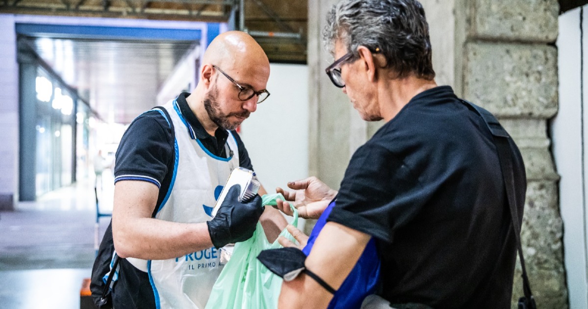 Tu offri un pasto e poi lo porto io ;) di Antonio Rainò Tu offri un pasto e poi lo porto io ;)-Antonio Rainò