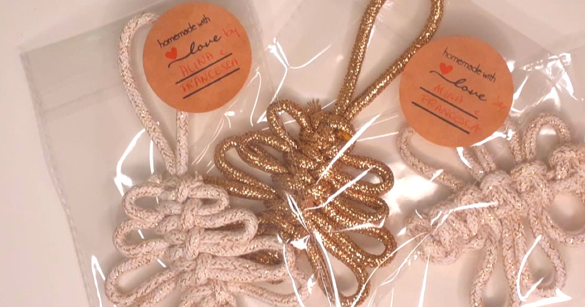 Metti sotto l'albero la solidarietà di Alina Piccinni Metti sotto l'albero la solidarietà-Alina Piccinni