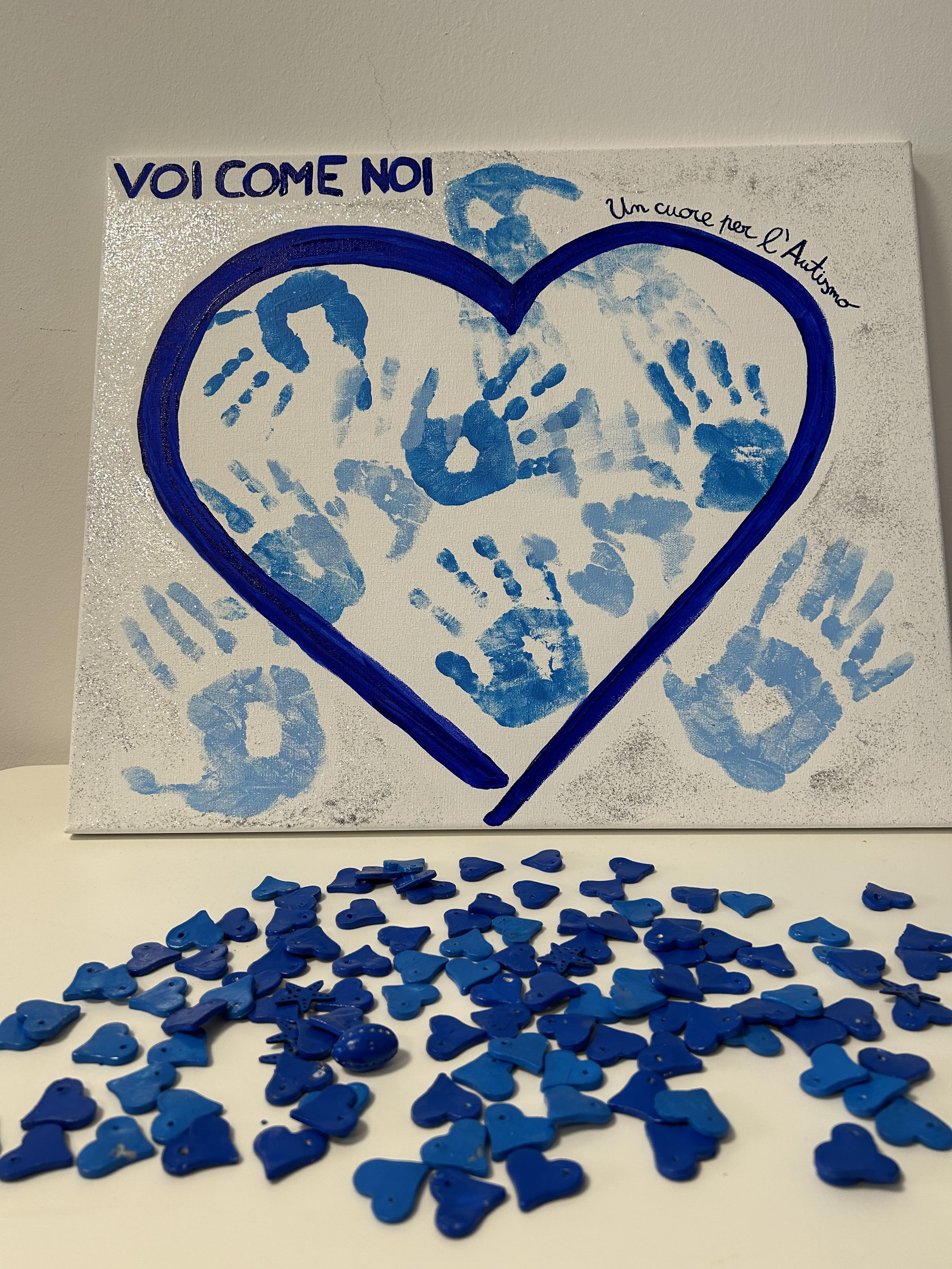 Ricevi una tela personalizzata con il cuore blu realizzato dai ragazzi di Voi come Noi aps 
