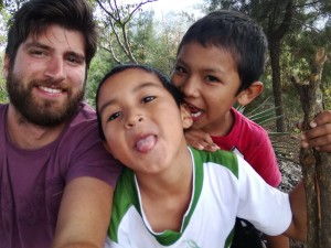 Corri in "Alegria" di Nutrizionisti Senza Frontiere Corri in "Alegria"-Nutrizionisti Senza Frontiere