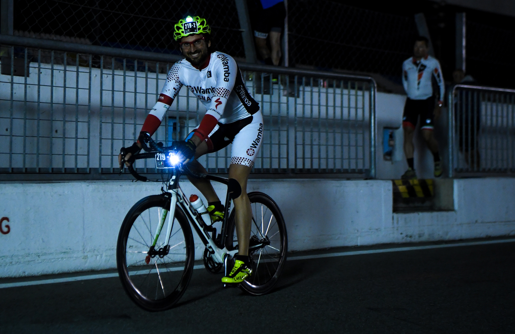 400 km dal tramonto all'alba-Marco Caggiati