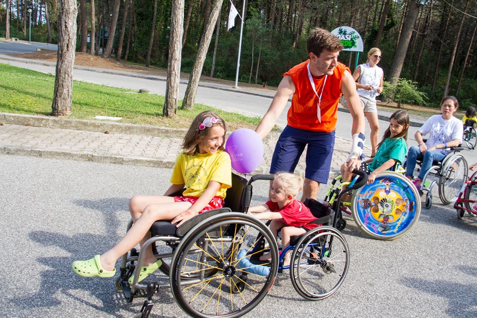 Volontari a Gambe Levate! di Corinna Zeli Volontari a Gambe Levate!-Corinna Zeli