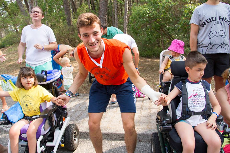 Volontari a Gambe Levate! di Corinna Zeli Volontari a Gambe Levate!-Corinna Zeli