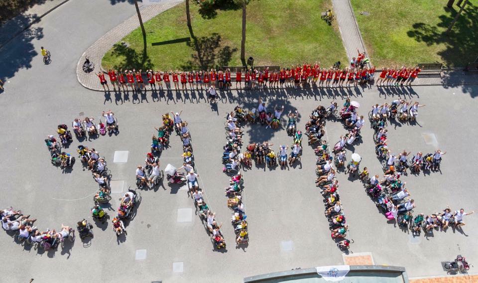 Volontari a Gambe Levate! di Corinna Zeli Volontari a Gambe Levate!-Corinna Zeli