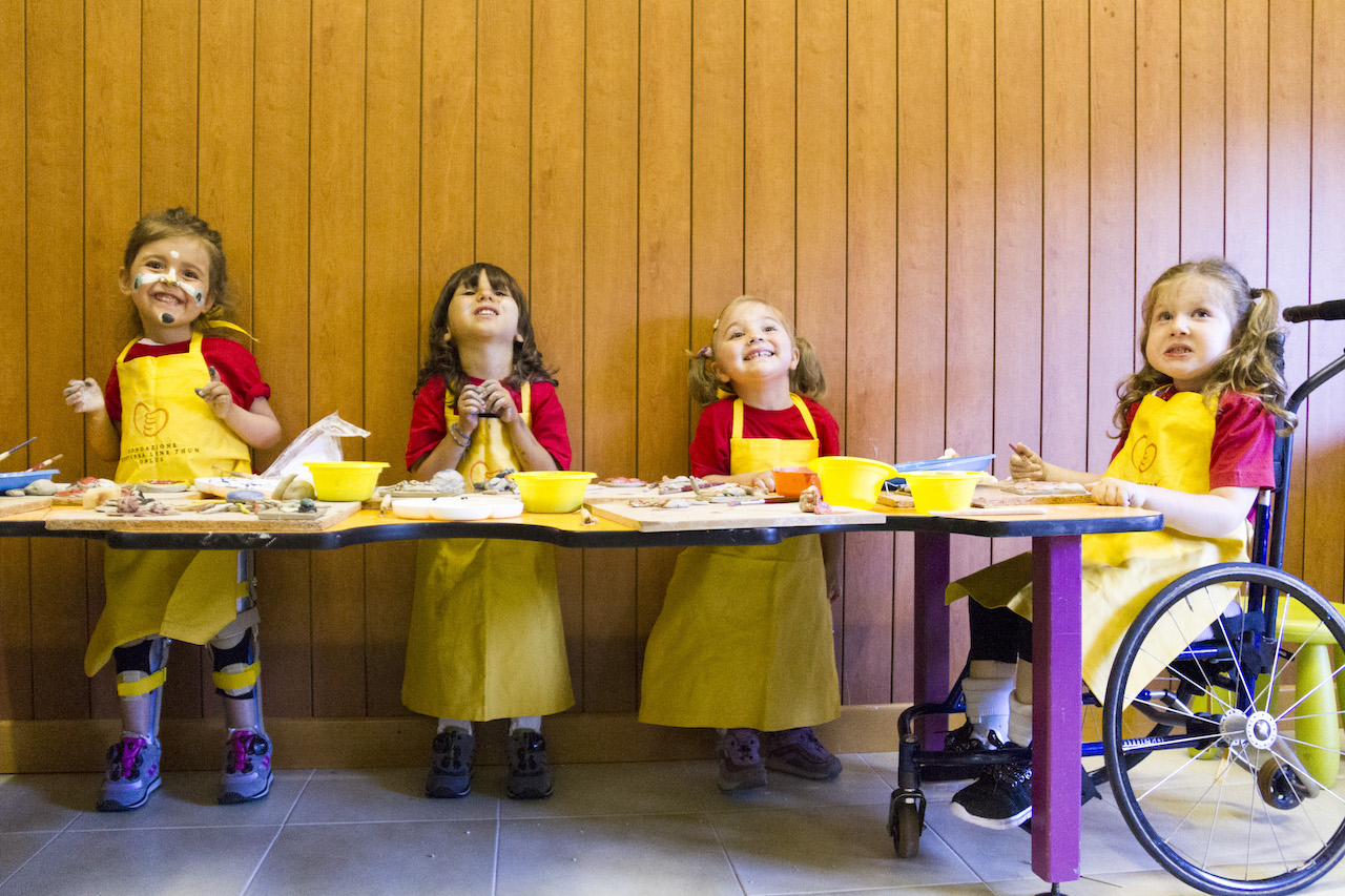 Cugine e Amiche x #RUNFOREMMA & Friends di Rossana Bosi Cugine e Amiche x #RUNFOREMMA & Friends-Rossana Bosi