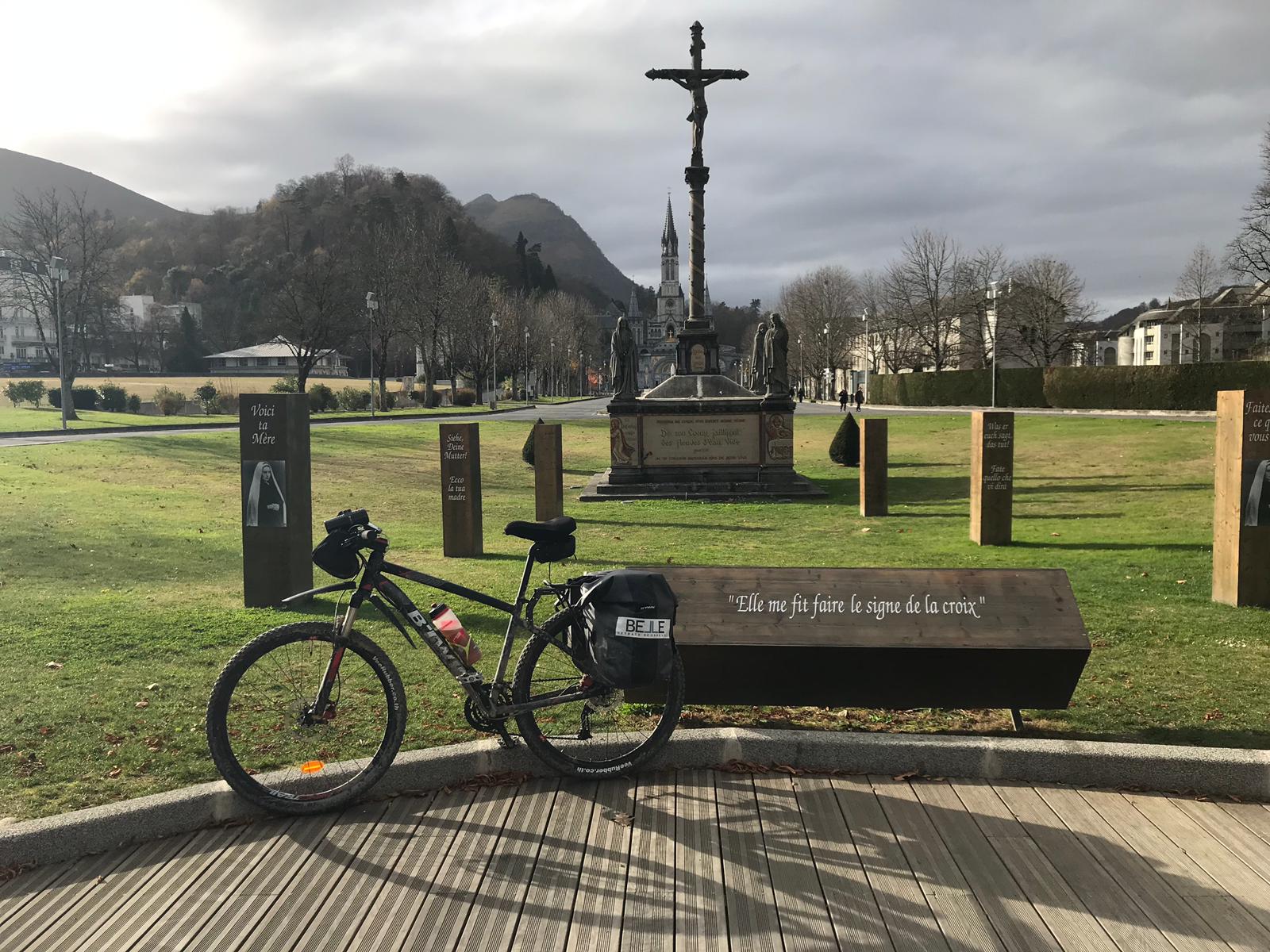 In bici per Chiara da Milano a Santiago di Mara Musizza In bici per Chiara da Milano a Santiago-Mara Musizza
