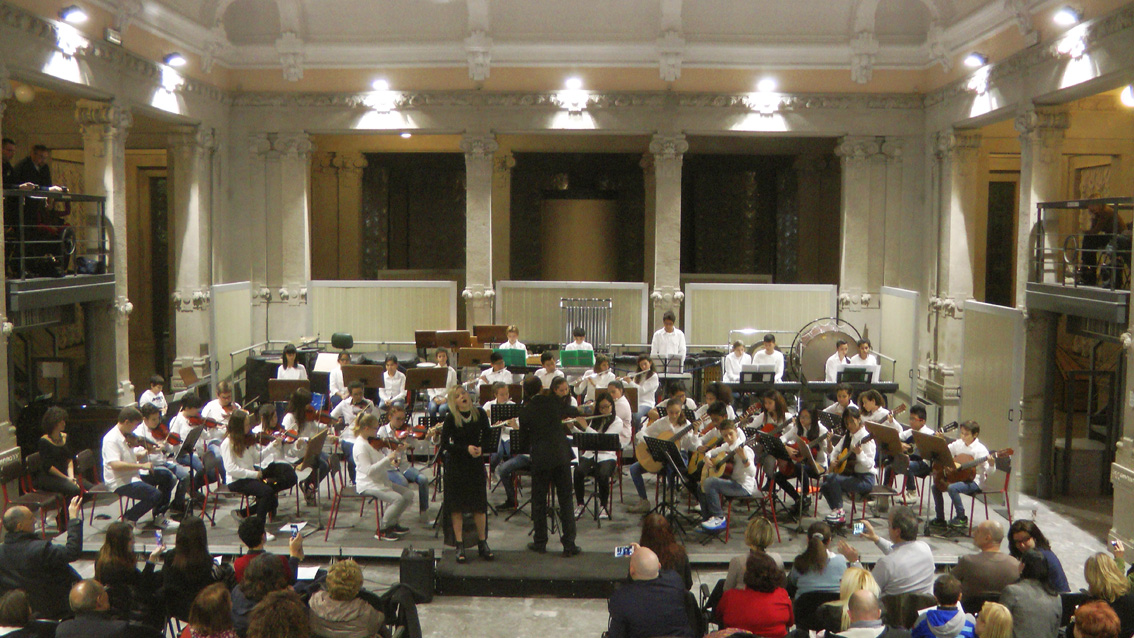 Cambiamo musica! di Francesca Caputo Cambiamo musica!-Francesca Caputo