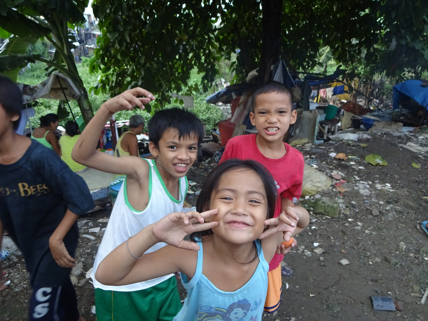 With the street children of Manila-Matteo Astone