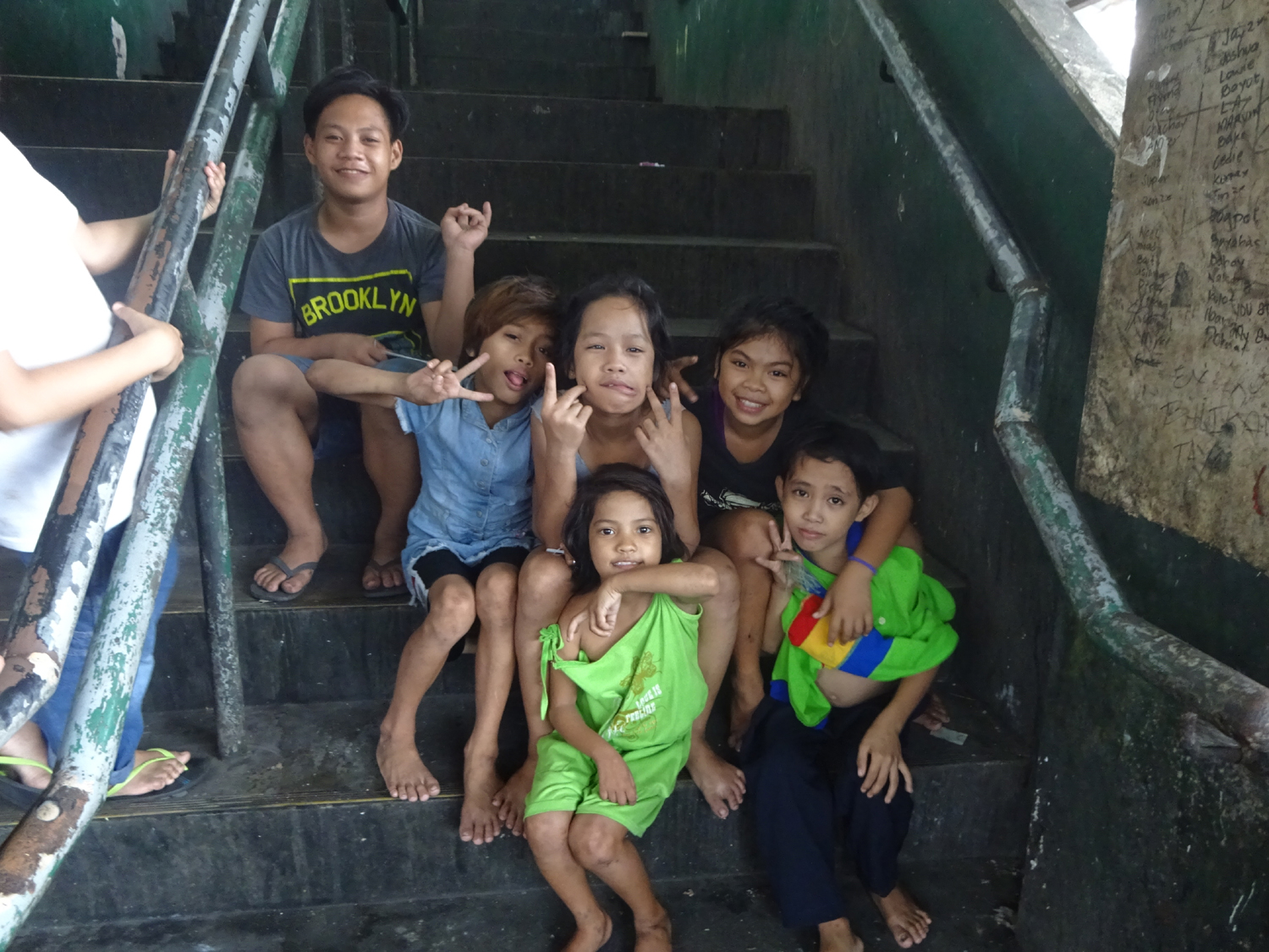 With the street children of Manila-Matteo Astone