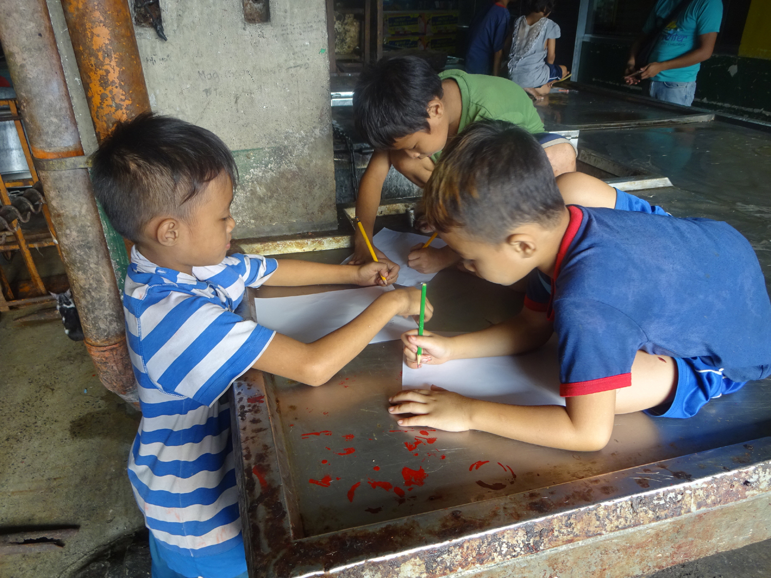 With the street children of Manila-Matteo Astone