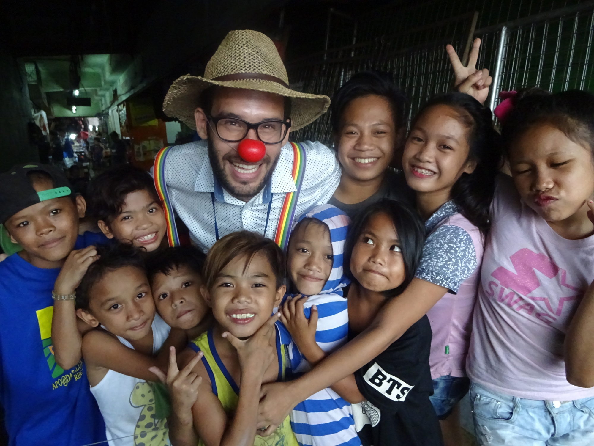 With the street children of Manila-Matteo Astone