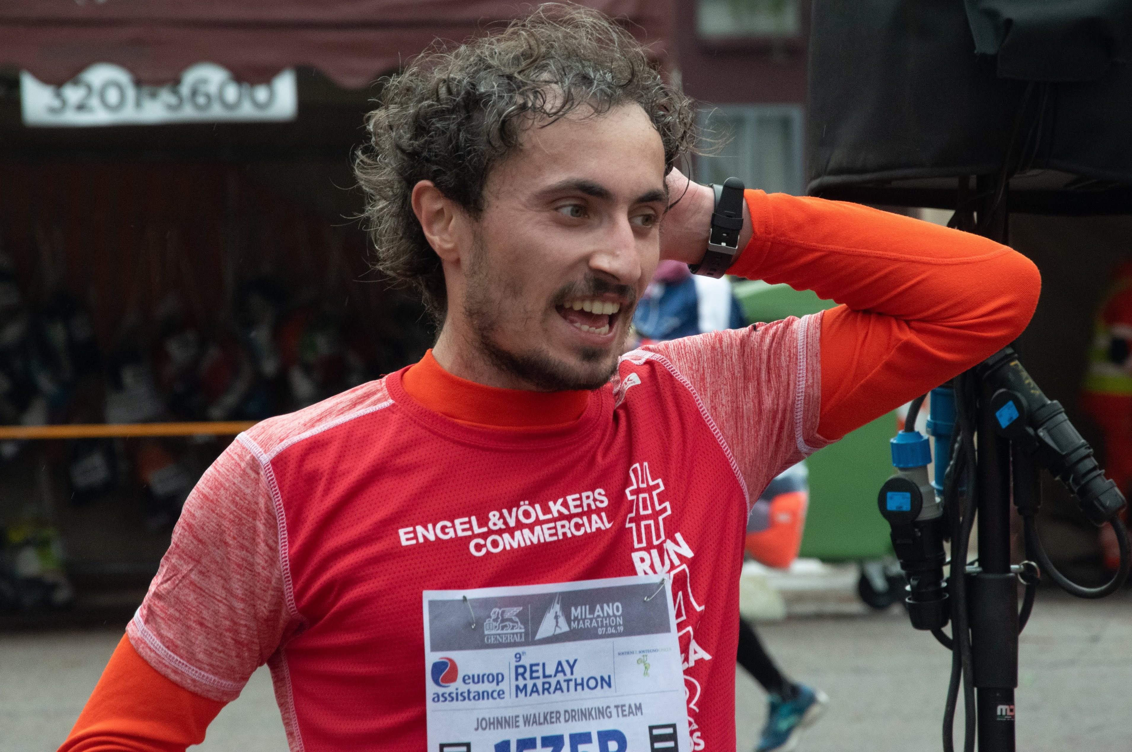 JOHNNIE WALKER DRINKING TEAM di Pietro Bascapé JOHNNIE WALKER DRINKING TEAM-Pietro Bascapé