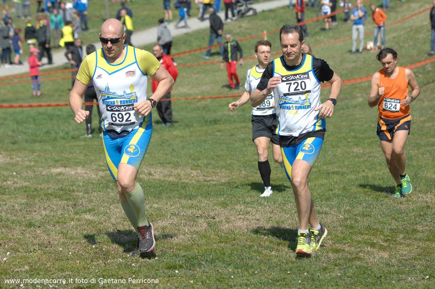 CORRIAMO PER AIRC,SOSTENIAMO LA RICERCA di Giancarlo Gorrasi CORRIAMO PER AIRC,SOSTENIAMO LA RICERCA -Giancarlo Gorrasi